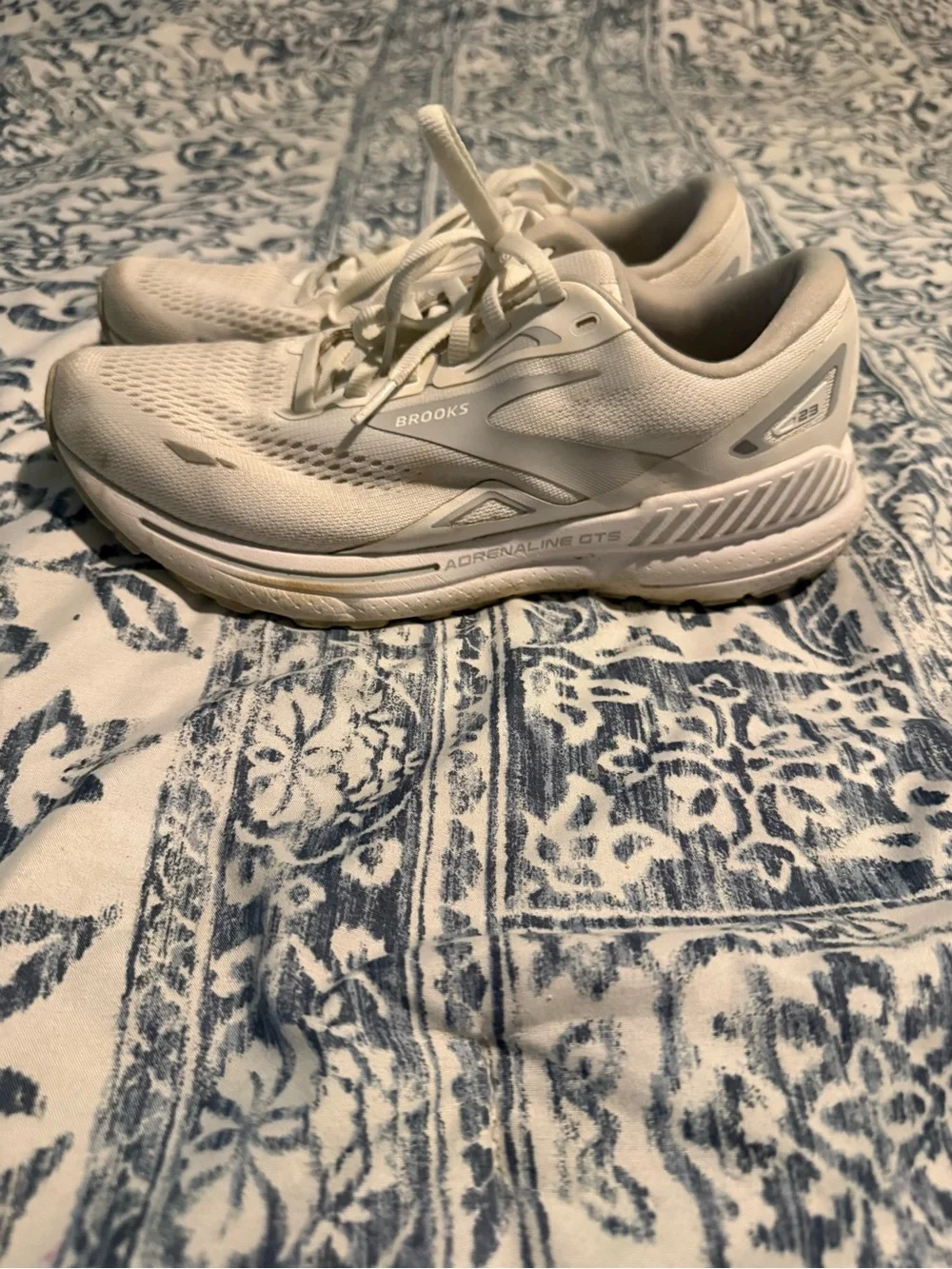 Brooks White Women's Running Sneakers